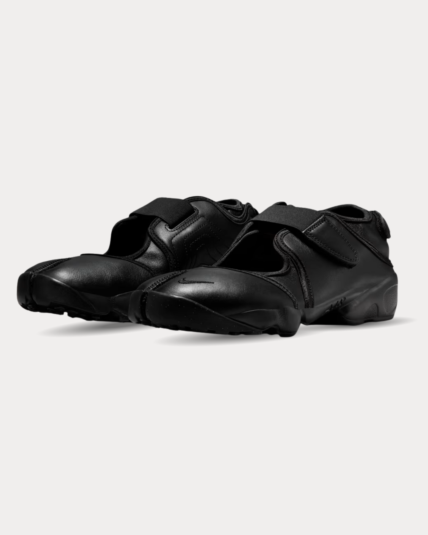 BLACK NIKE RIFT