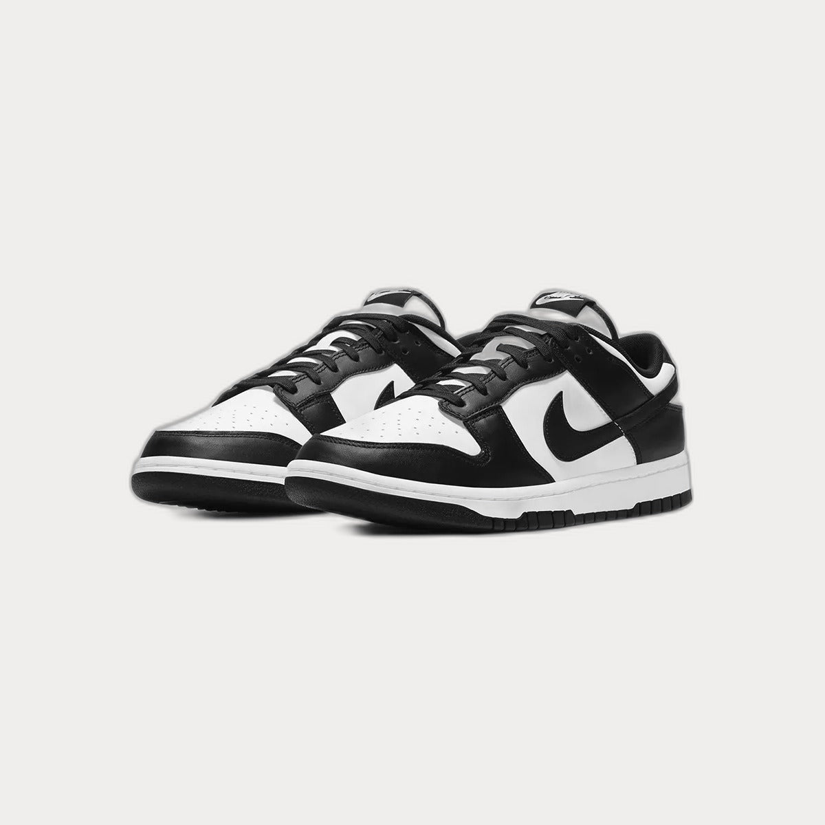 NikeDunk Low Retro / White - Panda Sneakers